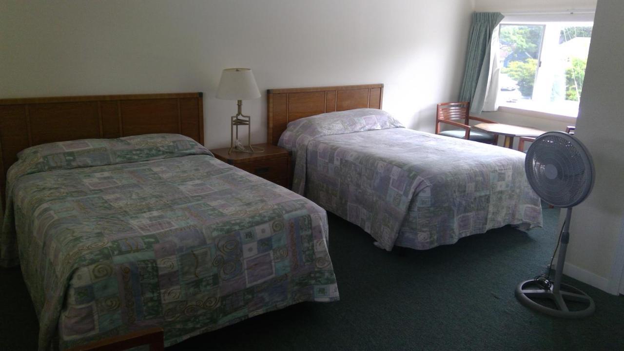 Village Green Motel Yarmouth Port エクステリア 写真